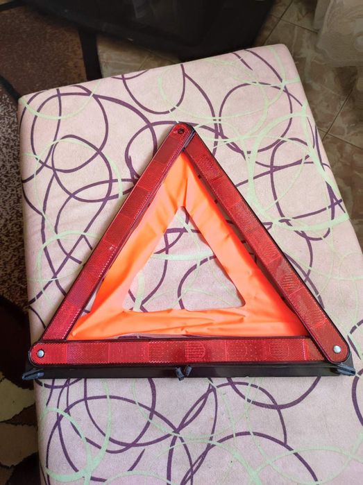 Светлоотразителен авариен триъгълник