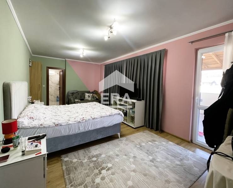 Уникален четиристаен апартамент!