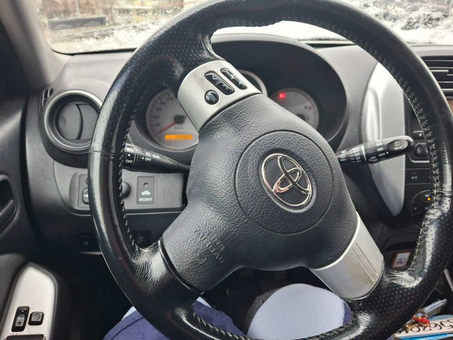 Прoдавам  Тойота RAV4