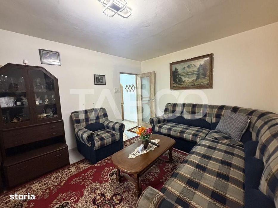 Apartament decomandat 80 mpu 3 camere 2 bai etaj 2 zona 1 Decembrie