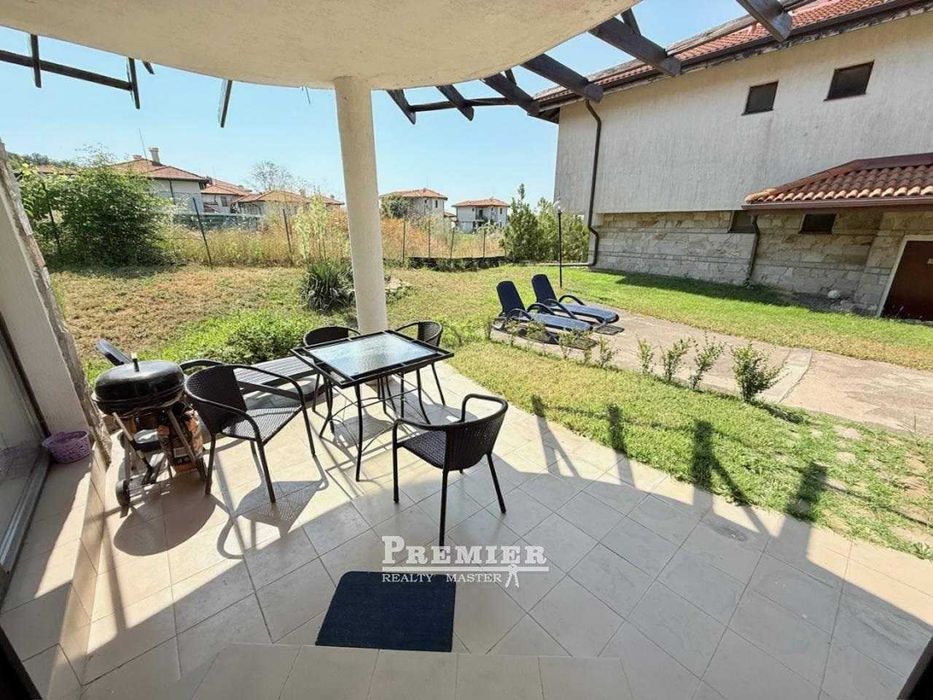 Двуетажна самостоятелна къща