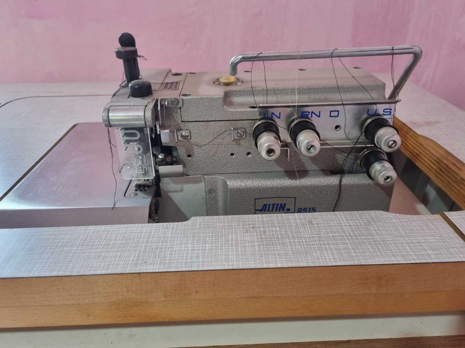 Универсальный аверлок Германия новый