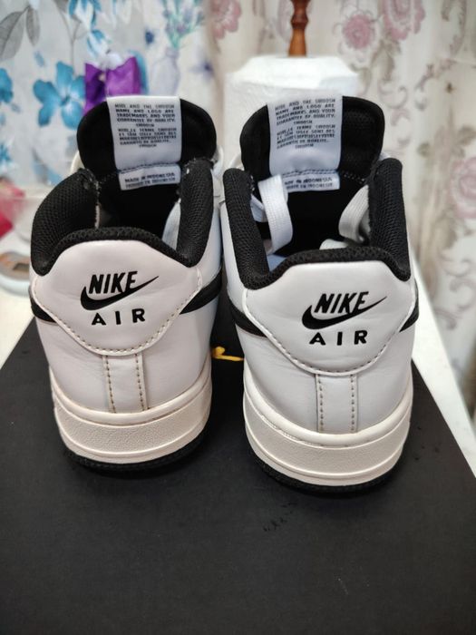 nike air force 1 LV8   37 5