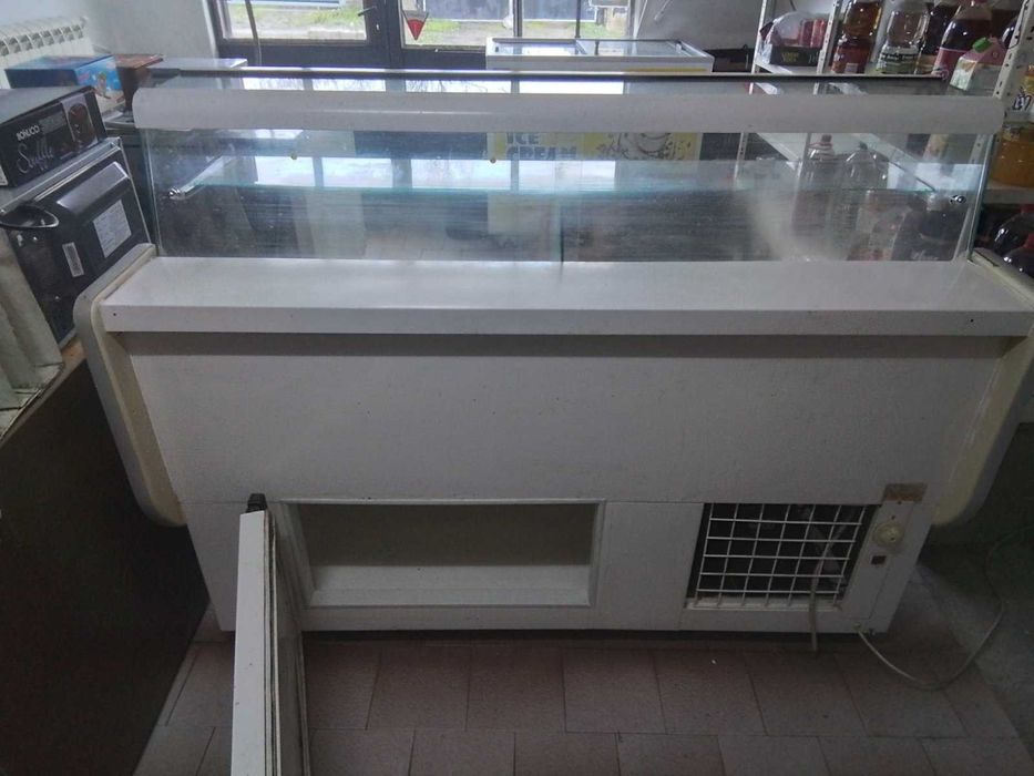 Хладилна витрина Наги