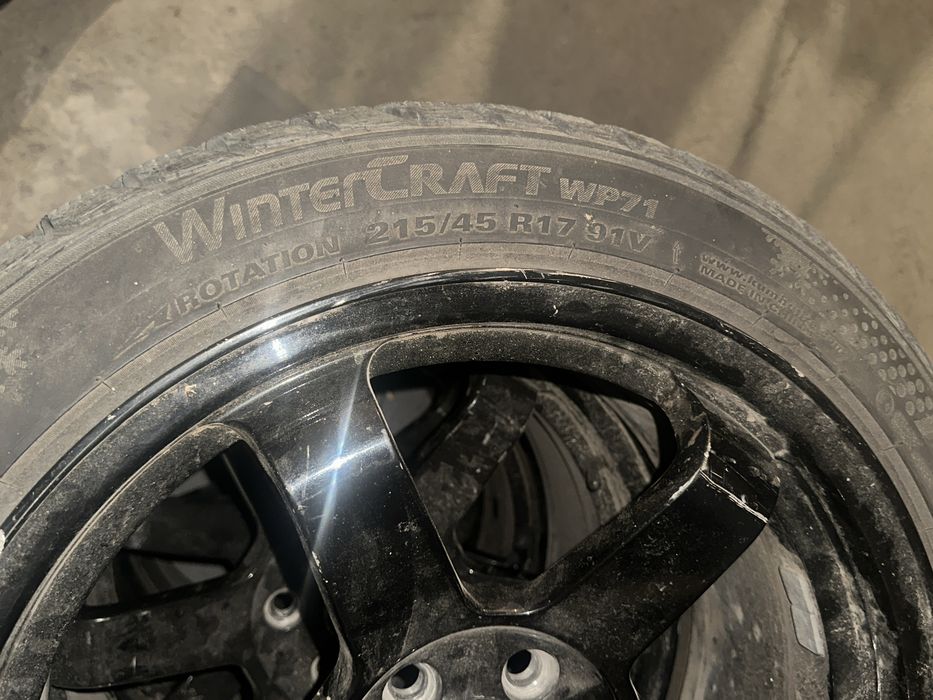 Шина 215/45R17 91V