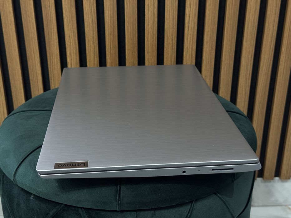 Lenovo IdeaPad 3, display- 15.6”, procesor i5 generația 10 , 8Gb Ram, 512Gb SSD, Windows 11, stare perfecta!