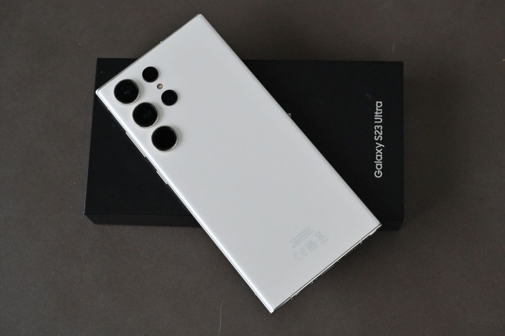 Samsung Galaxy S23 Ultra 256GB, бял – перфектно състояние