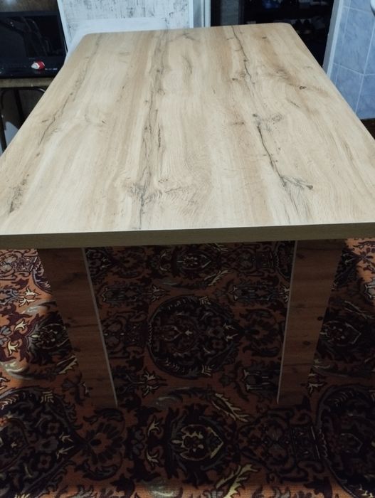 Продам кухонный стол.
