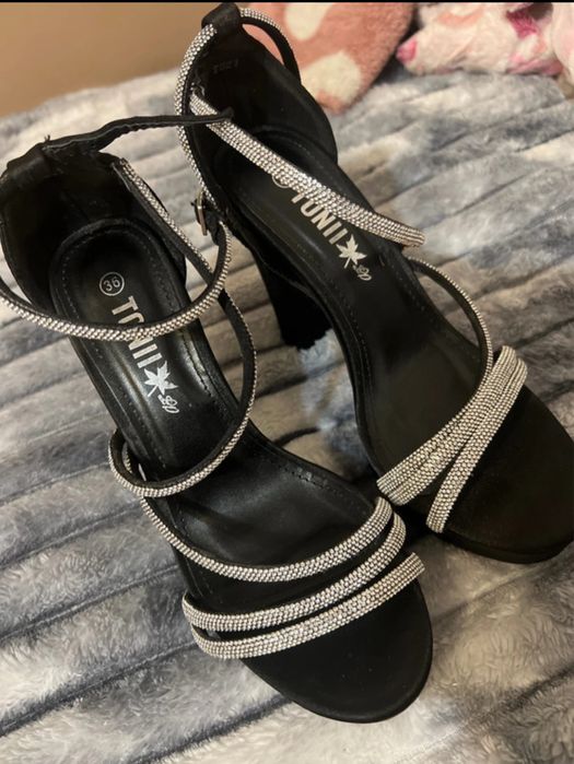 Sandale nepurtate, marimea 36