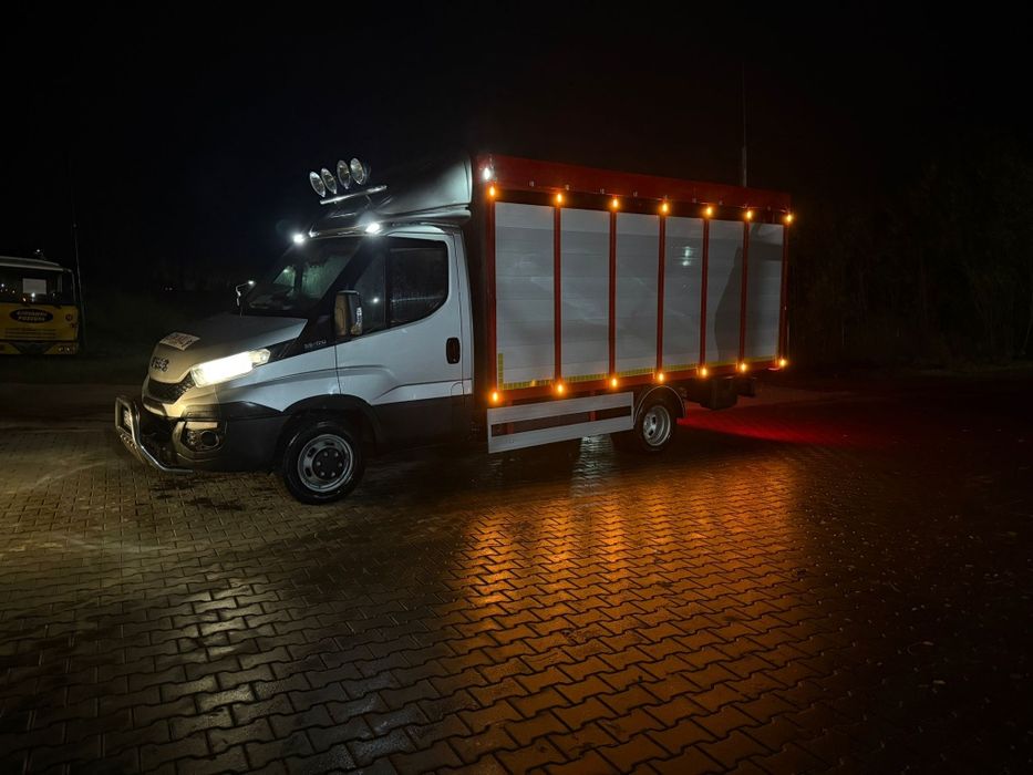 Iveco daily  transport animale 35c17 35c18 35c15 Mercedes sprinter 519