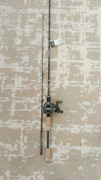 Продам кастинговый спининг для рыбалки