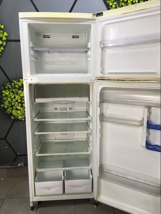 Продам холодильник Аристон