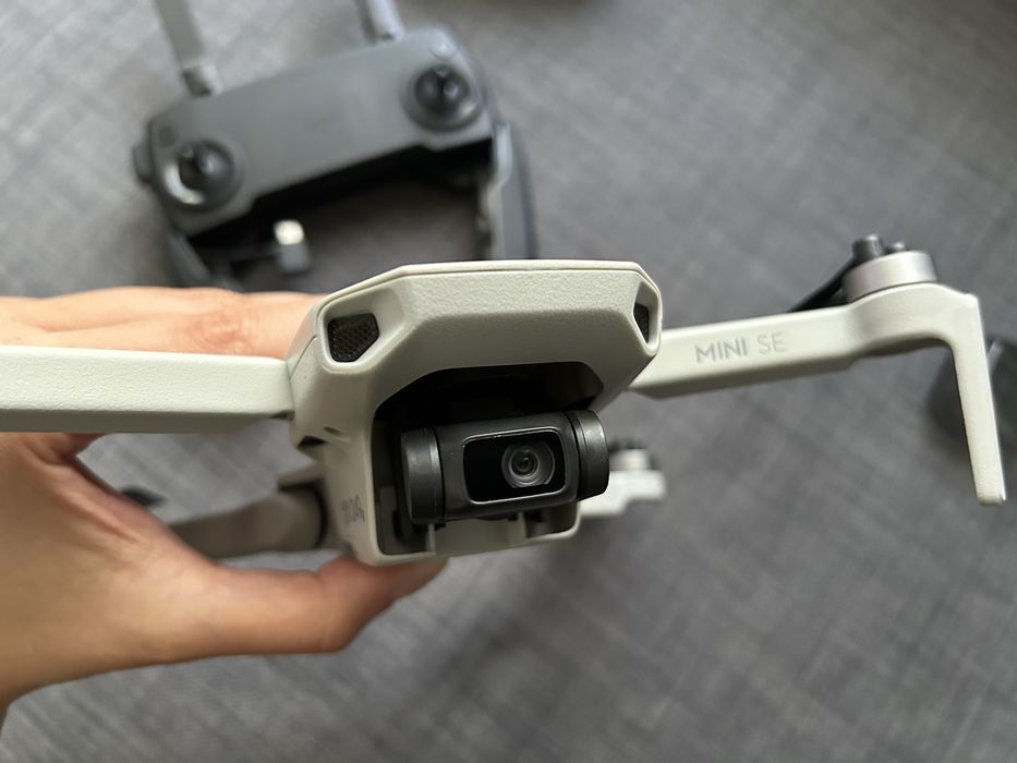 Drona DJI Mini SE pachet Fly More Combo