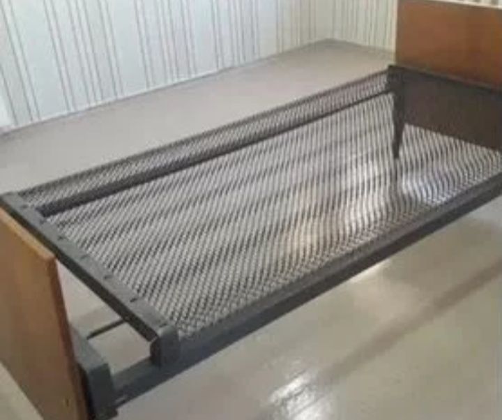Железная кровать