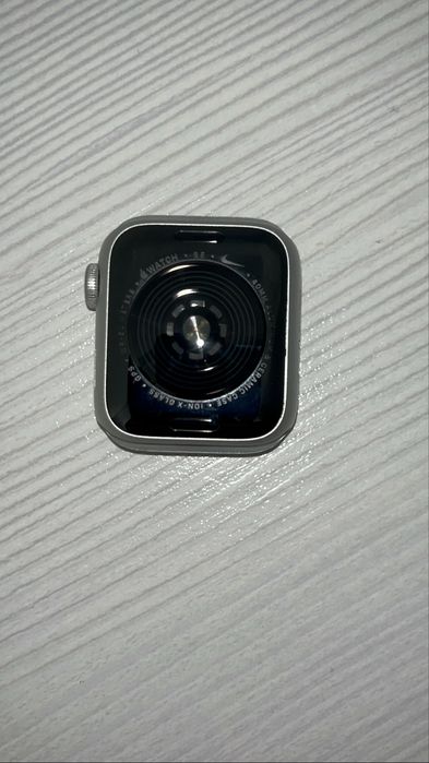 Продаю Apple Watch Nike SE