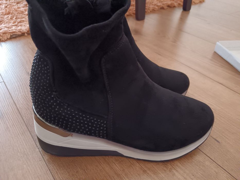 Боти 1 броя  за 15 лв 41 номер