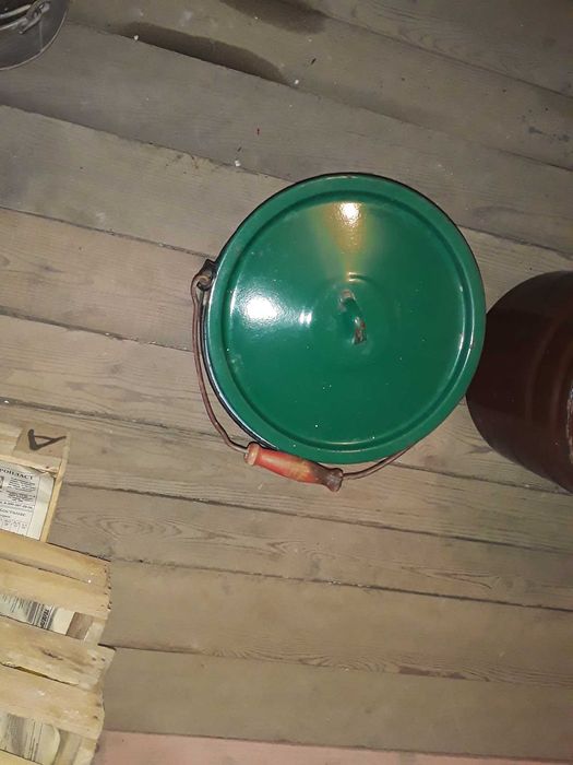 Ведро эмалированное с крышкой