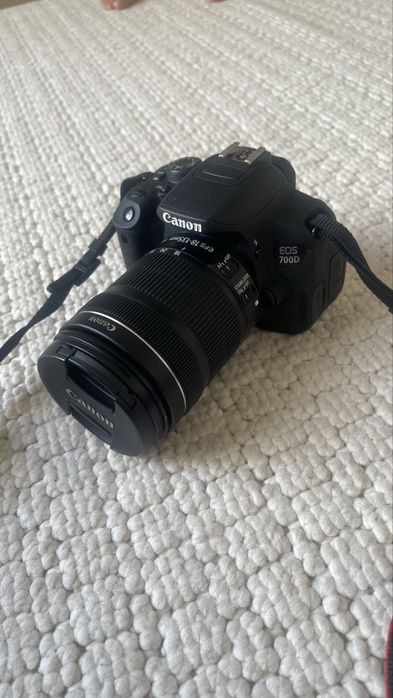 Продам Canon 700D