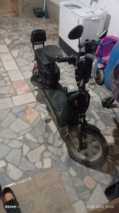 Skuter satiladi srochni