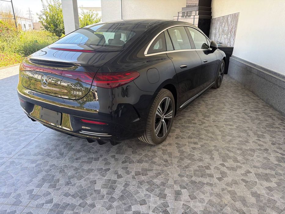 срочно продаю новый мерсадес бенс EQE 500 4 Matic