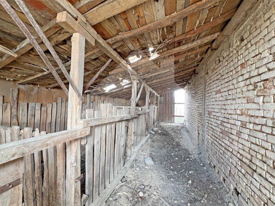 Продава БИЗНЕС имот СКЛАДОВЕ с ЖИЛИЩНА част в с. Стоян Михайловски