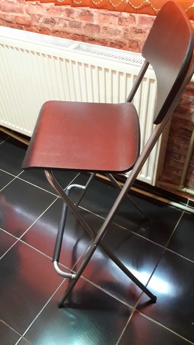 Продавам бар столови