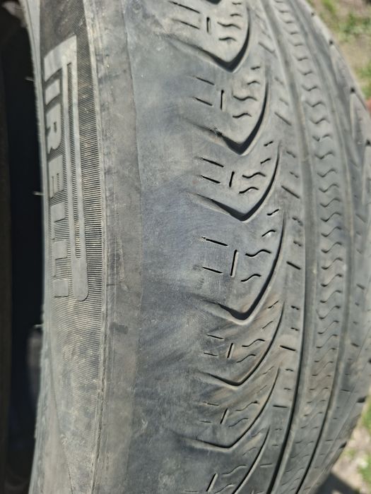 Продам шины 215/55/17 пирелли