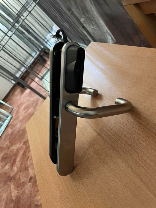 к-т дръжки и шилдове за електронни брави