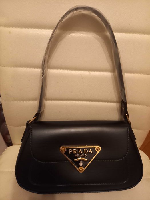 Geantă model Prada Embléme neagră nouă