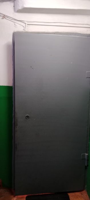 Дверь входная железный с замком