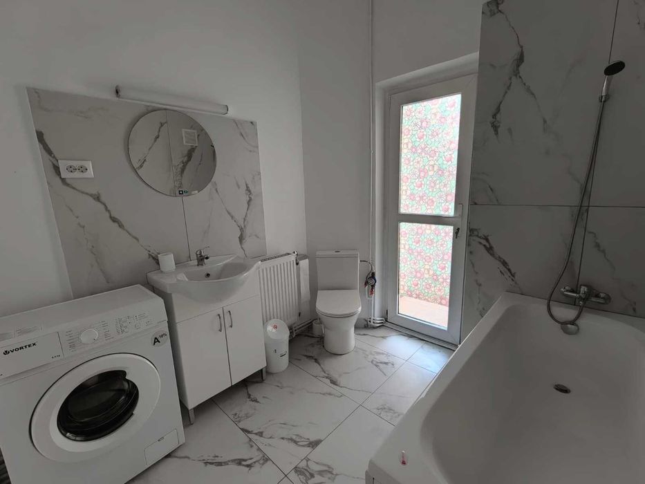 Inchiriez apartament