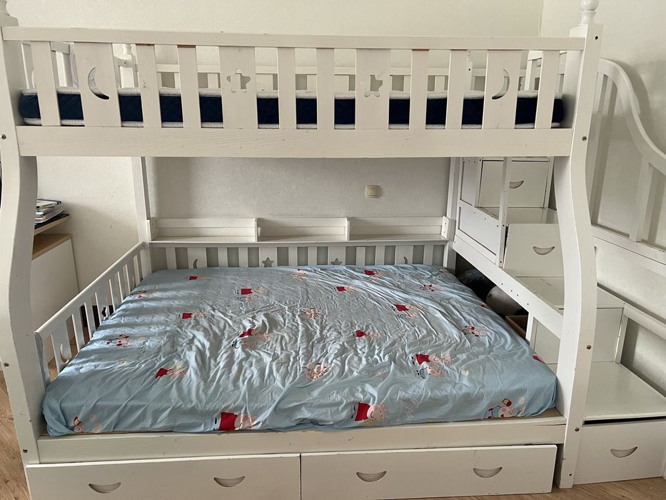 Продам двухъярусную кровати