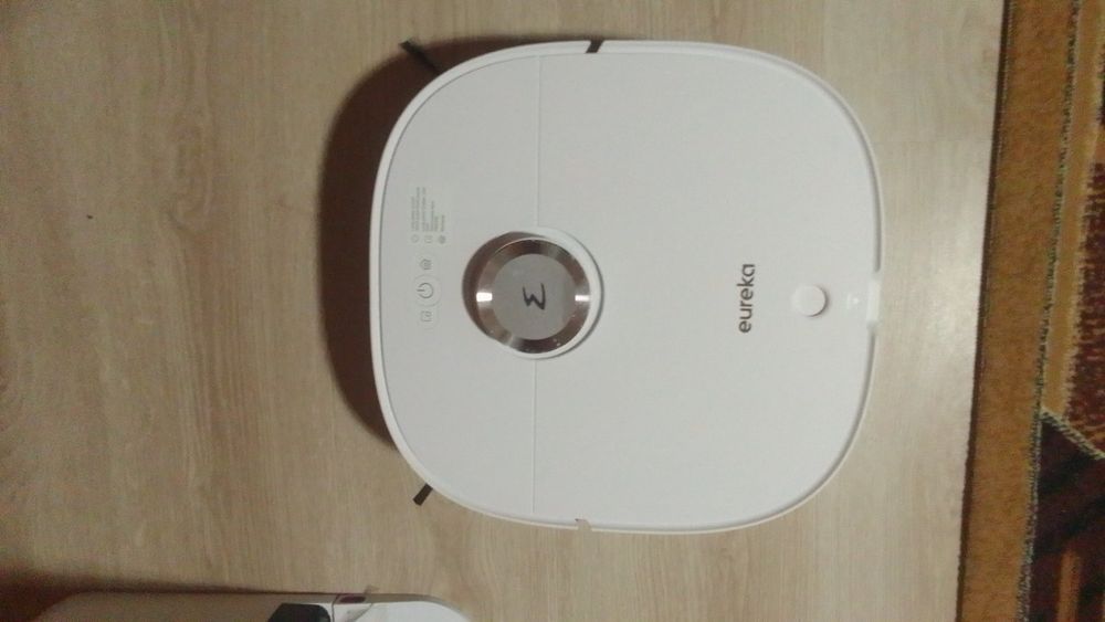 Eureka J12 Ultra-робот прахосмукачка с моп и станция