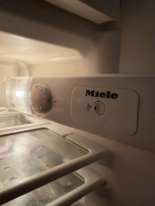 Хладилник за вграждане Миеле Miele