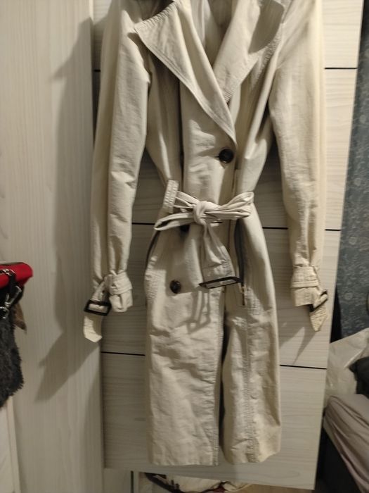 Trench Zara aproape nou extrem de elegant pt zilele ploiase