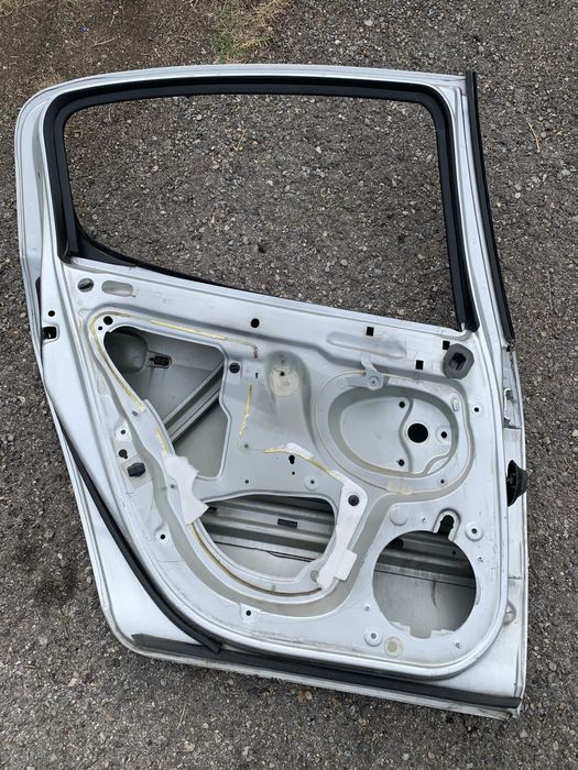 Предна задна лява врата пежо 407 peugeot 407