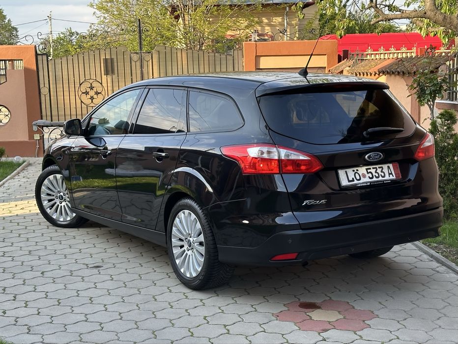 Ford Focus-2011-1.6 benzina clasic-Impecabil-Titanium