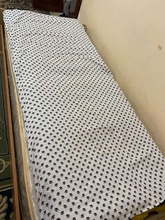 кровать для одного человека есть два варианта