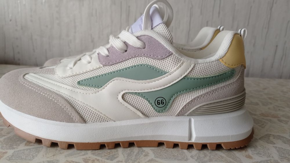 Кроссовки замшевые