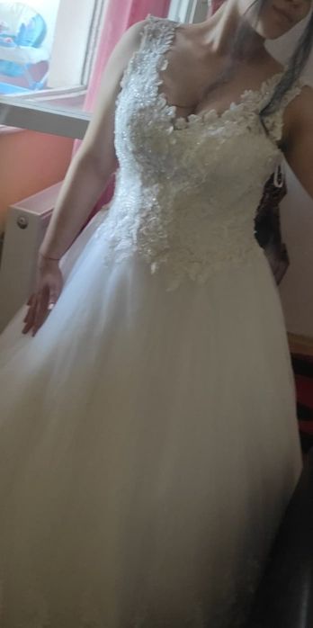 Vând rochiei de mireasa