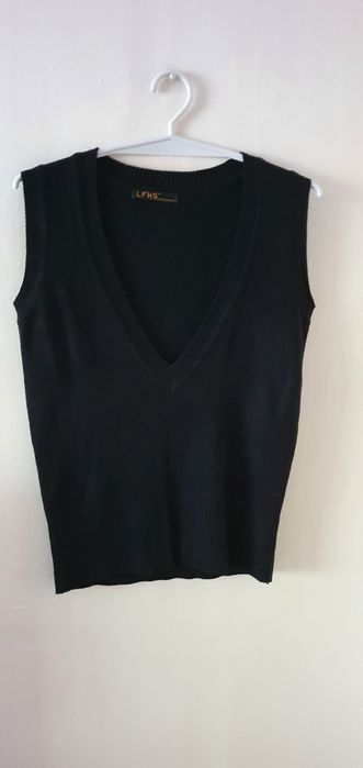 Жилетка, блузка, кофточка.