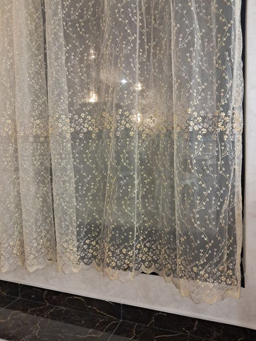 Perdea aurie cu flori  2,30inaltime pe 5,90 lungime