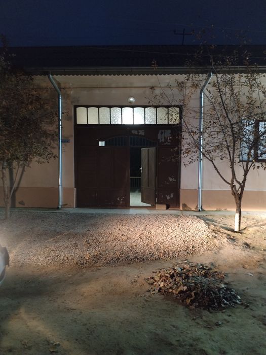 Продаётся учясток янгиюль хороший тип строение 5 комнат