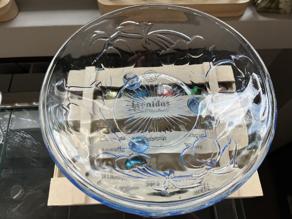 Продавам стъкло чаши и фруктиери