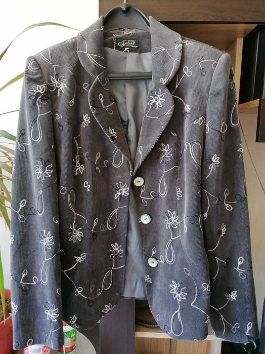 Дамски сака и якета от 10 до 30 лв.