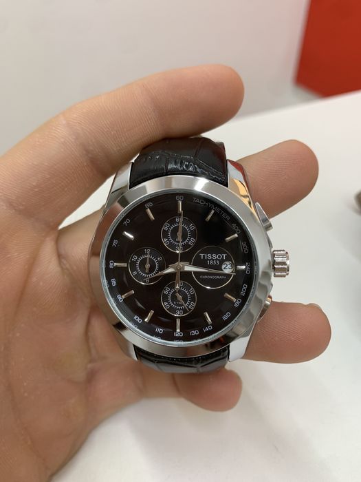 Наручные часы с кожанными ремешками