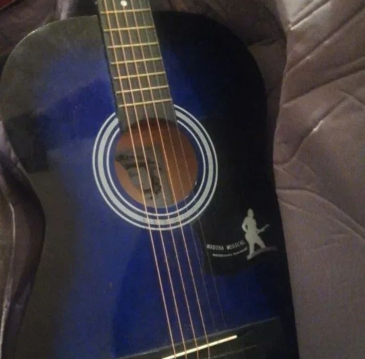Акустическая гитара