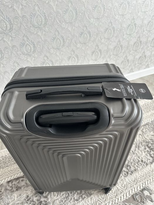 Продам чемодан. Почти новый , куплено Стамбуле.