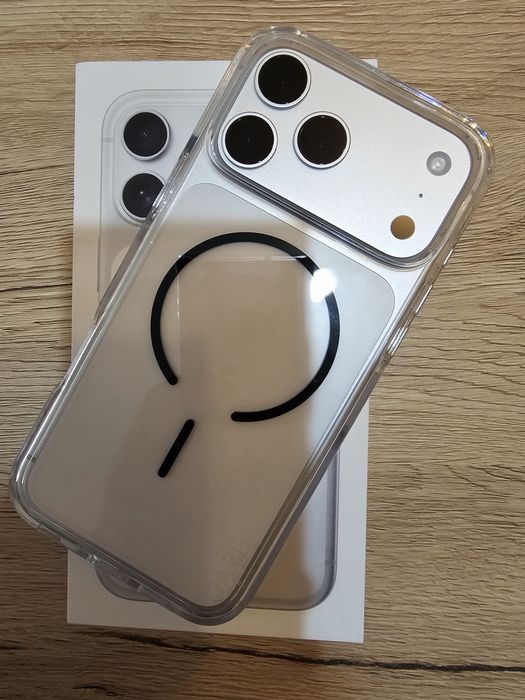 iPhone 17 Pro Max 256GB Сребърен Като нов 3 години гаранция към Yettel