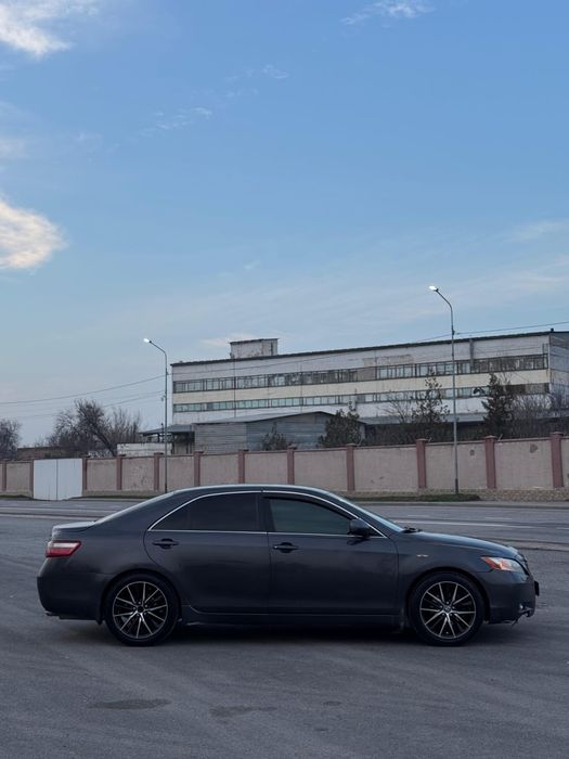 Титанки на Camry шина 245 45 R18